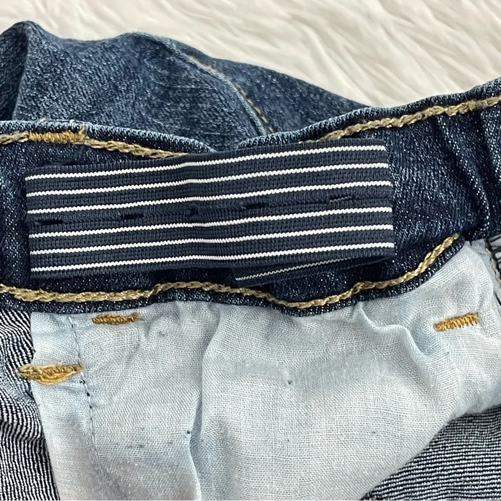 OSHKOSH B’GOSH CLASSIC KIDS JEANS SIZE 10H/10/A. COUPLE SPOTS ON LEG GOO…